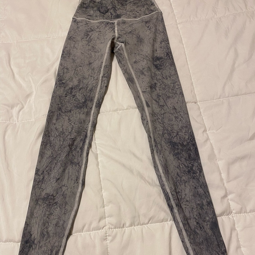 *Rare* lululemon lab chalk wunder under HR size 4